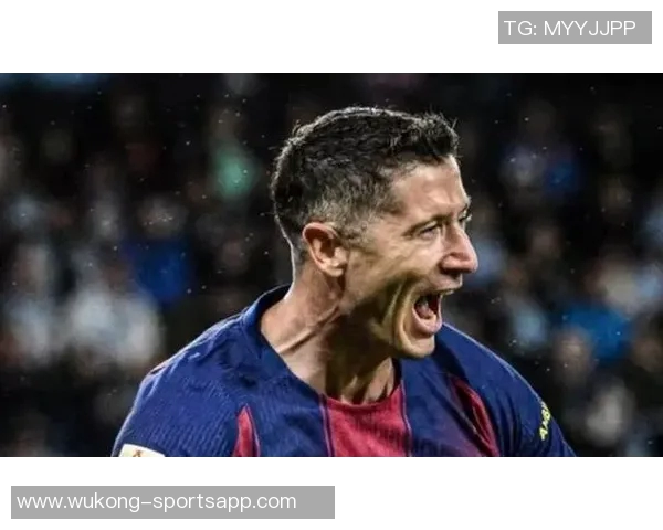 弗里克称赞莱万状态出众或许只有C罗能比肩